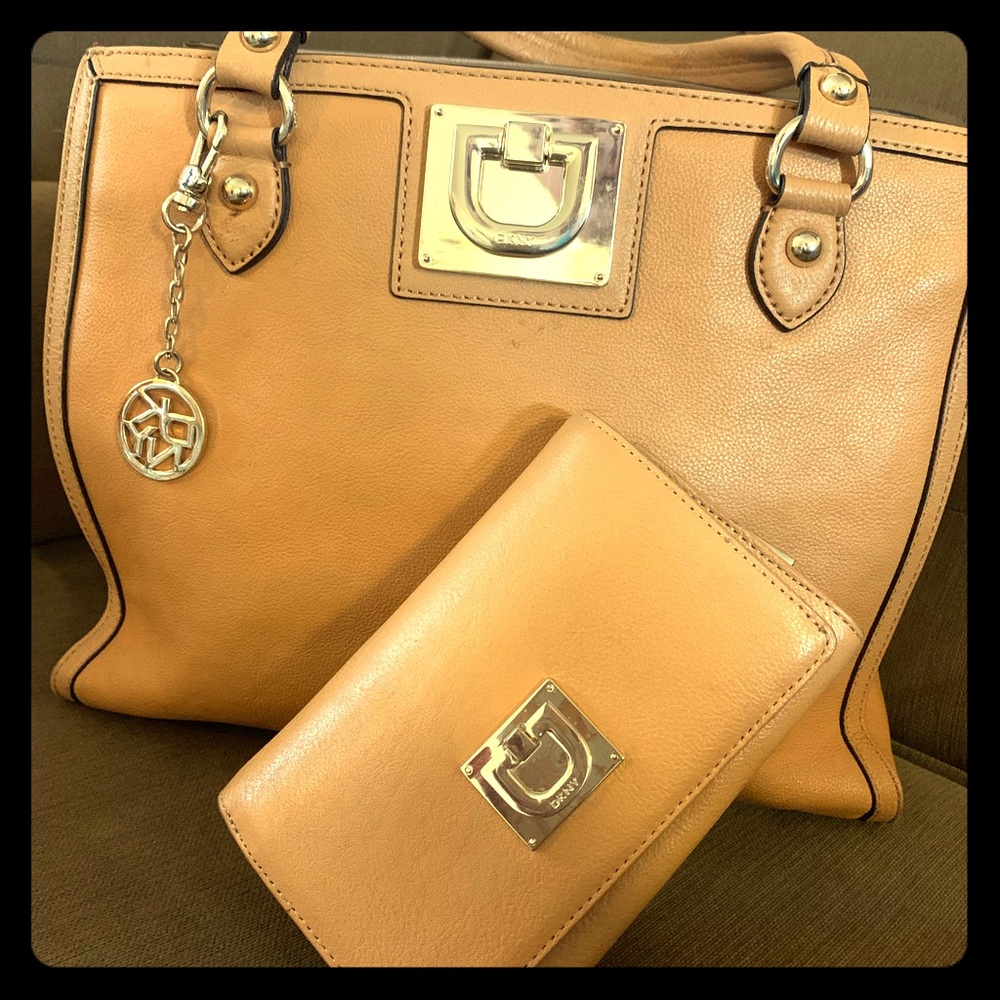 DKNY Satchel Purse w/matching wallet